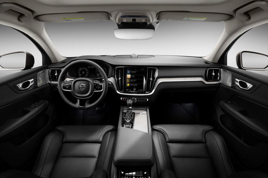 Торпедо Volvo V60 T6 Inscription 2018 года  (WW) (фото 14 из 53)